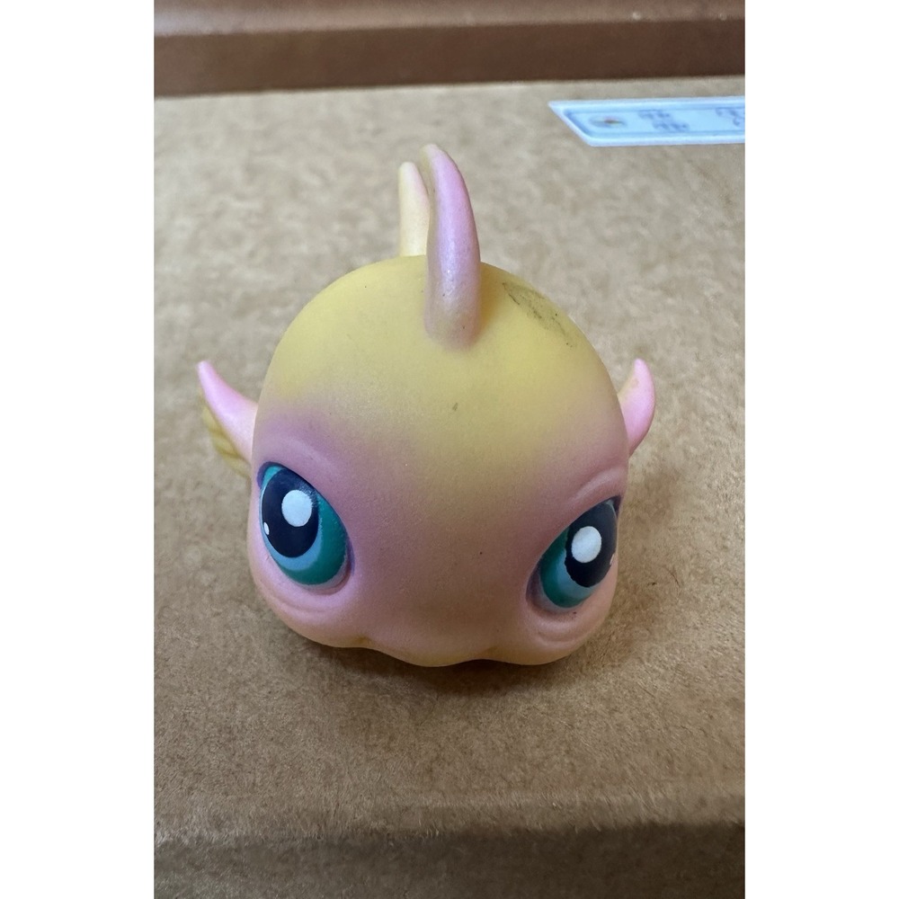 Littlest Pet Shop Fish Yellow And Pink With Blue Green Eyes - Picture 2 of 16